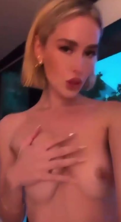 tchat.gay leak elenakamperi nude tits