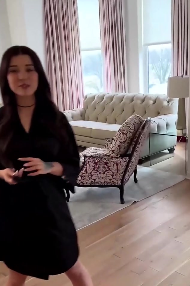 tchat.gay leak noemie dufresne Teases her Man after Work
