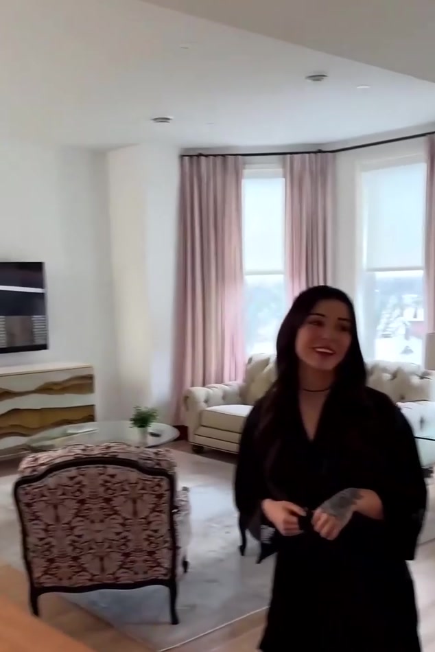 tchat.gay leak noemie dufresne Teases her Man after Work